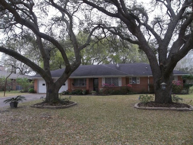 308 Lindsey Ave, Bay City, TX 77414 - photo 1