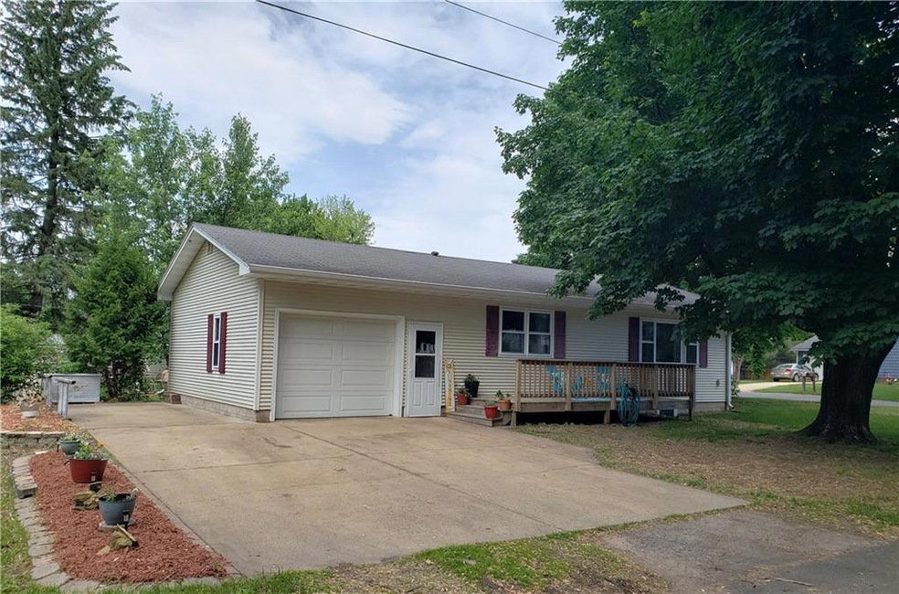 121 14th St SE, Menomonie, WI 54751 - photo 1