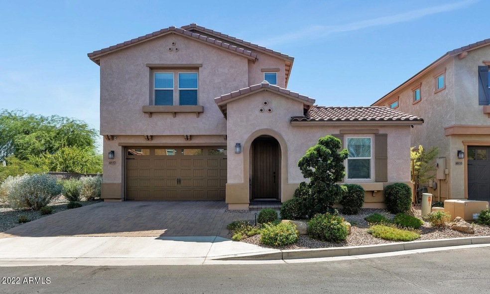 4637 E Daley Ln-large-001-017-4637 E Dal