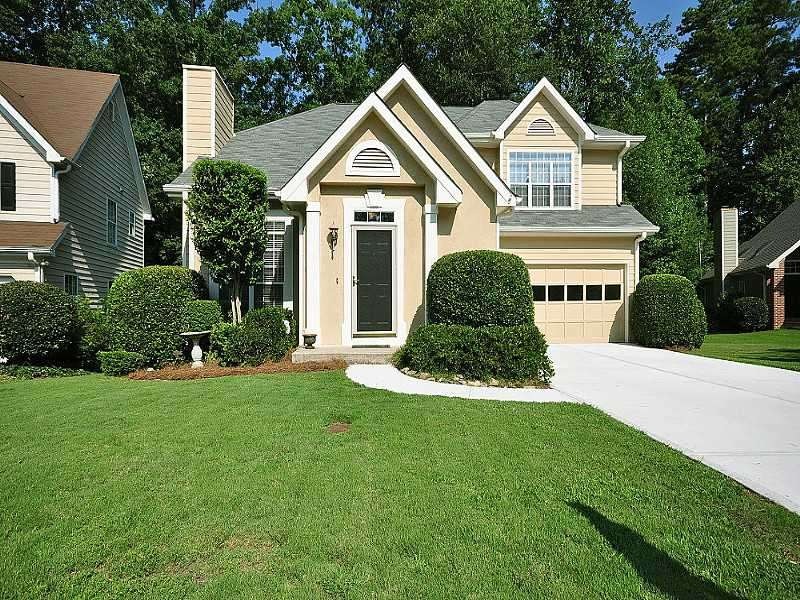 Exterior Front. Cul-de-sac lot