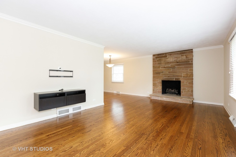 560 Spruce Dr, Naperville, IL 60540 - photo 1