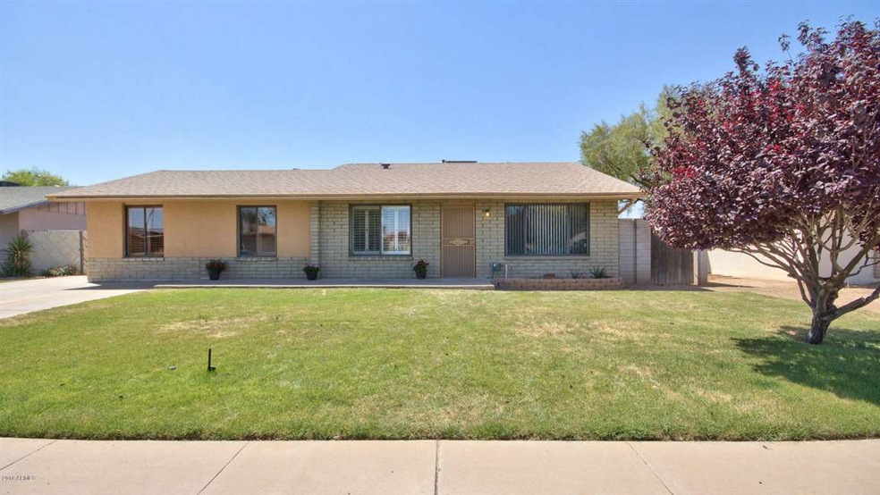 2215 W Bloomfield