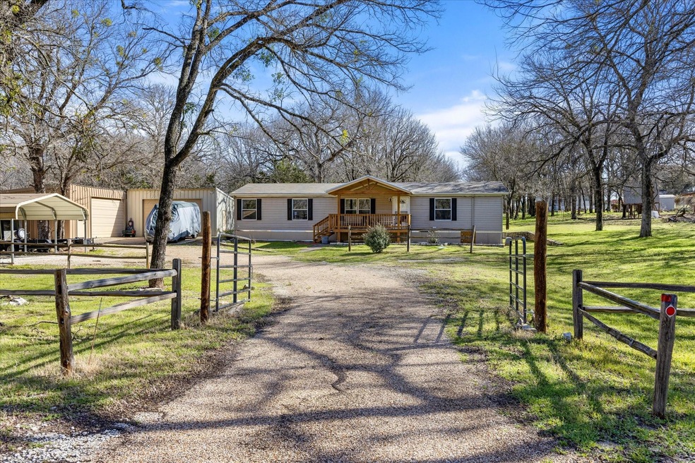 909 Fawn Dr, Granbury, TX 76049 - photo 1