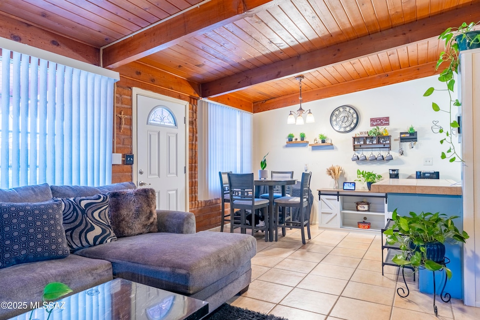 910 N Alvernon Way unit B, Tucson, AZ 85711 - photo 1