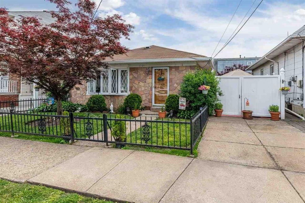 90 Riverview Rd, Jersey City, NJ 07305 - photo 1