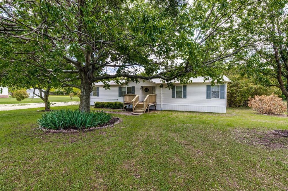 382 Kelly Brook Cir, Weatherford, TX 76087 - photo 1