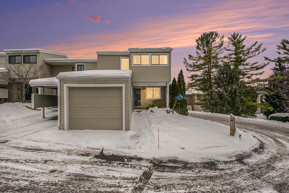 6249 Acropolis Dr SE, Grand Rapids, MI 49546 - photo 1