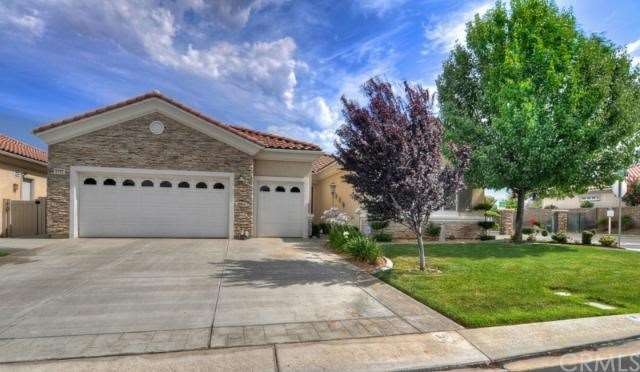 Great Curb Appeal!