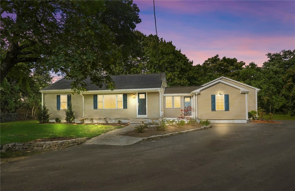 889 Centerville Rd, Warwick, RI 02886 - photo 1