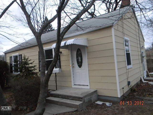 140 Tully Cir, Bridgeport, CT 06610 - photo 1