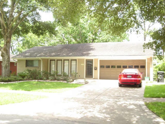 8610 Bob White Dr, Houston, TX 77074 - photo 1