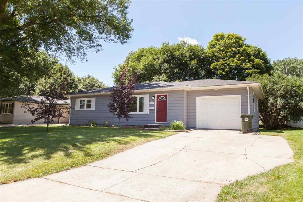 1246 Deloris Dr, Waterloo, IA 50701 - photo 1