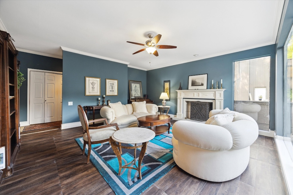 9 Litchfield Ln, Houston, TX 77024 - photo 1