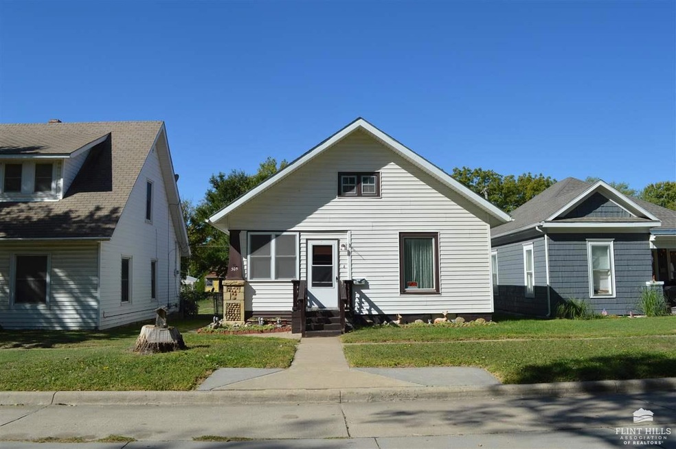 305 S 1st St, Herington, KS 67449 MLS FHR20232597