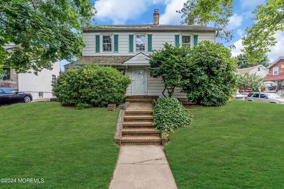 1340 Locust Ave