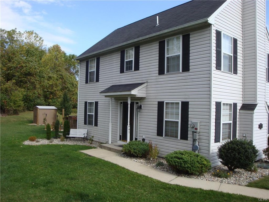 941 Ramblewood Ln, Freemansburg, PA 18017 - photo 1