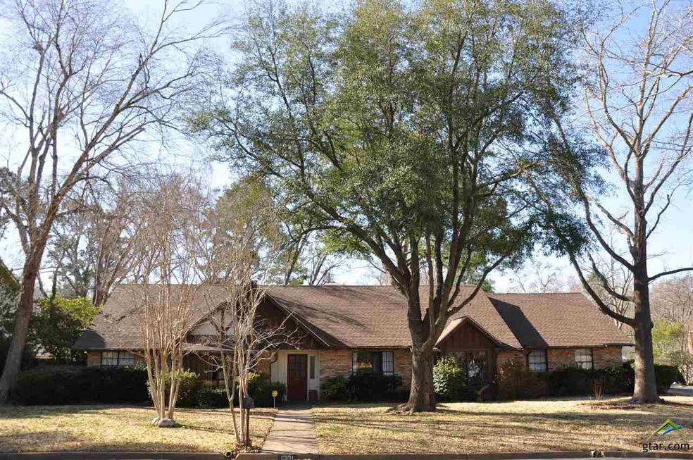 1301 Kingspark Dr, Tyler, TX 75703 - photo 1