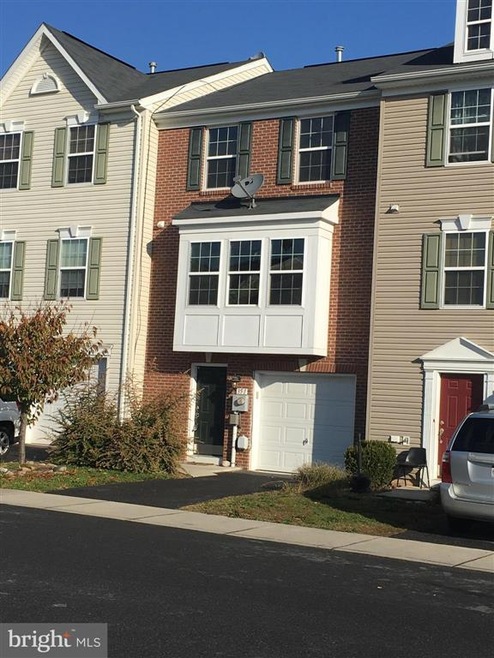 351 Scarboro Dr, Bunker Hill, WV 25413 - photo 1