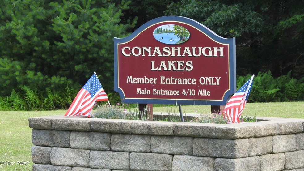 141 Mohegan Dr, Milford, PA 18337 - photo 1