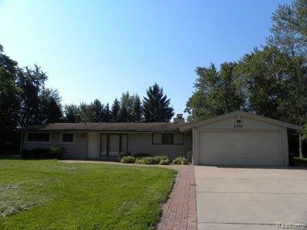 2311 N Pine Center St, West Bloomfield, MI 48323 - photo 1