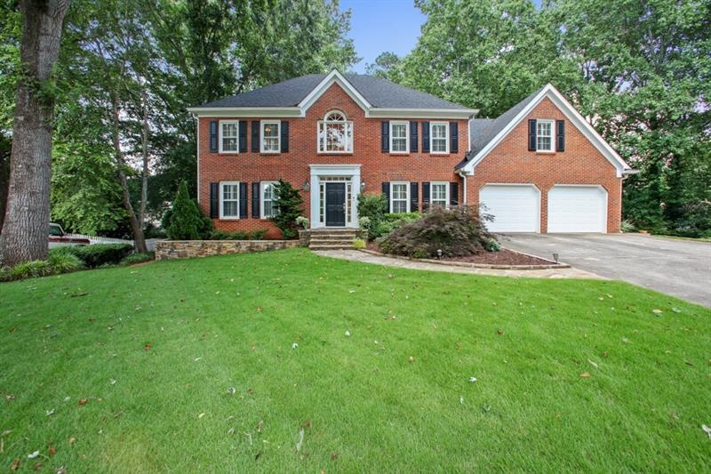 Gorgeous Curb Appeal - on idyllic Cul-de-Sac