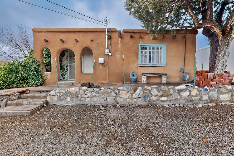 1295 Cerro Gordo Rd, Santa Fe, NM 87501 - photo 1