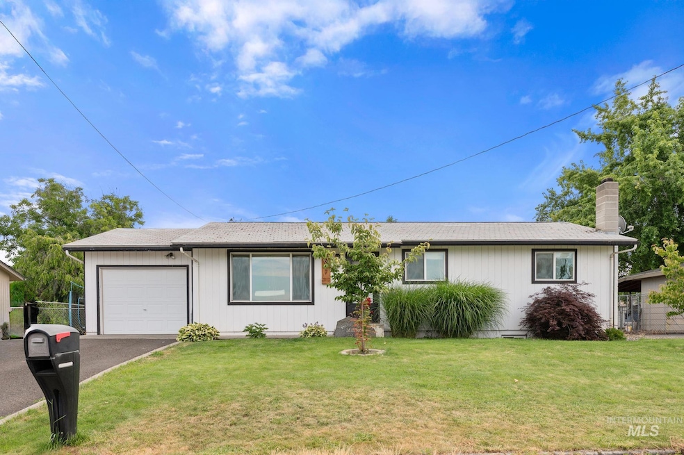 For Sale $399,900 • Co-Listing Agent