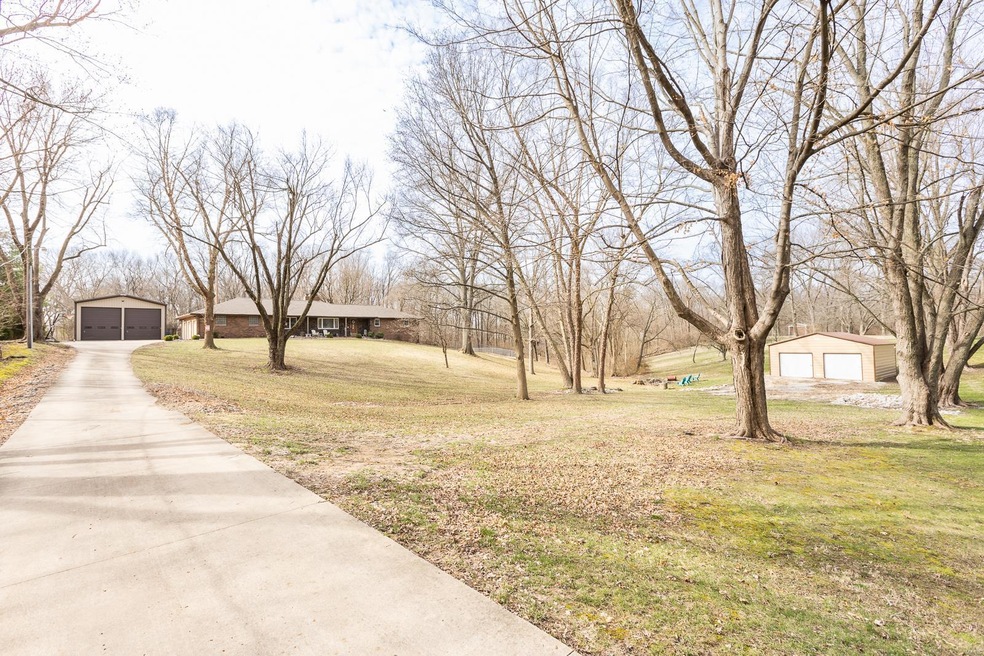 215 Bauer Ln, Maryville, IL 62062 - photo 1