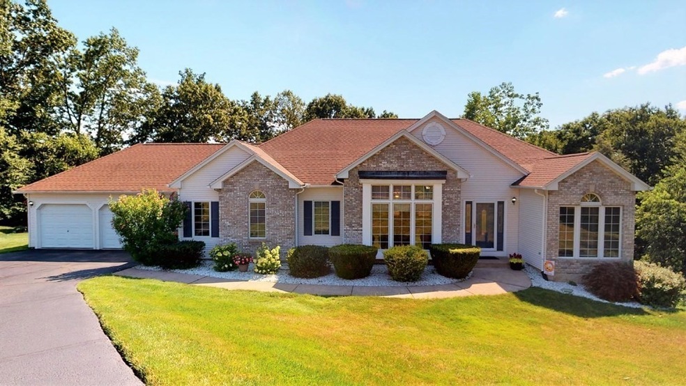 131 Juniper Ridge Dr, Feeding Hills, MA 01030 - photo 1