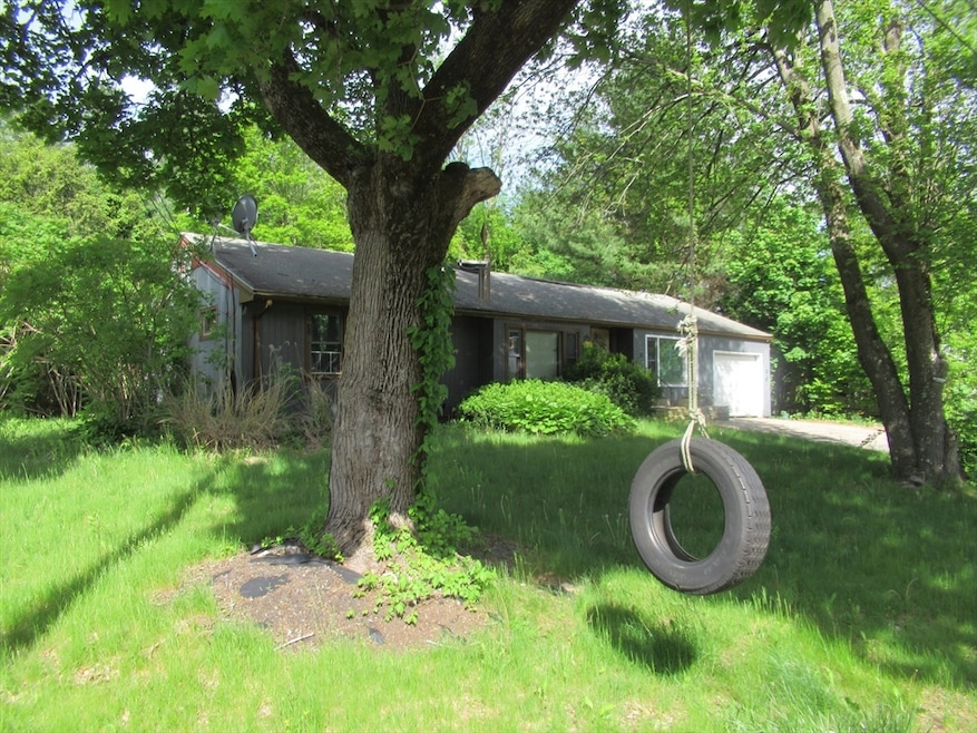 81 Mount View Dr, Holden, MA 01520 - photo 1