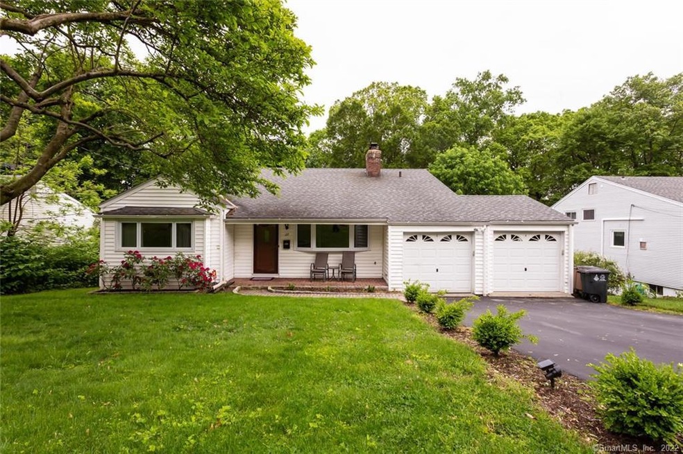 137 Wood Ridge Dr, Stamford, CT 06905 - photo 1