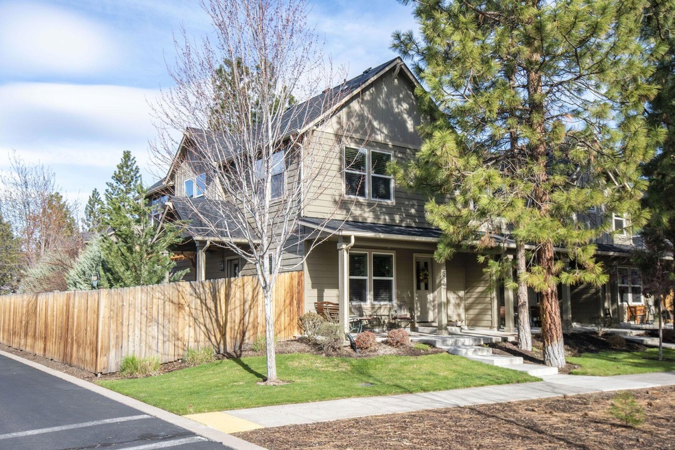 910 N Hindeman St, Sisters, OR 97759 - photo 1