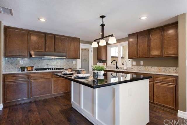 Chef's kitchen with center island, stainless appli