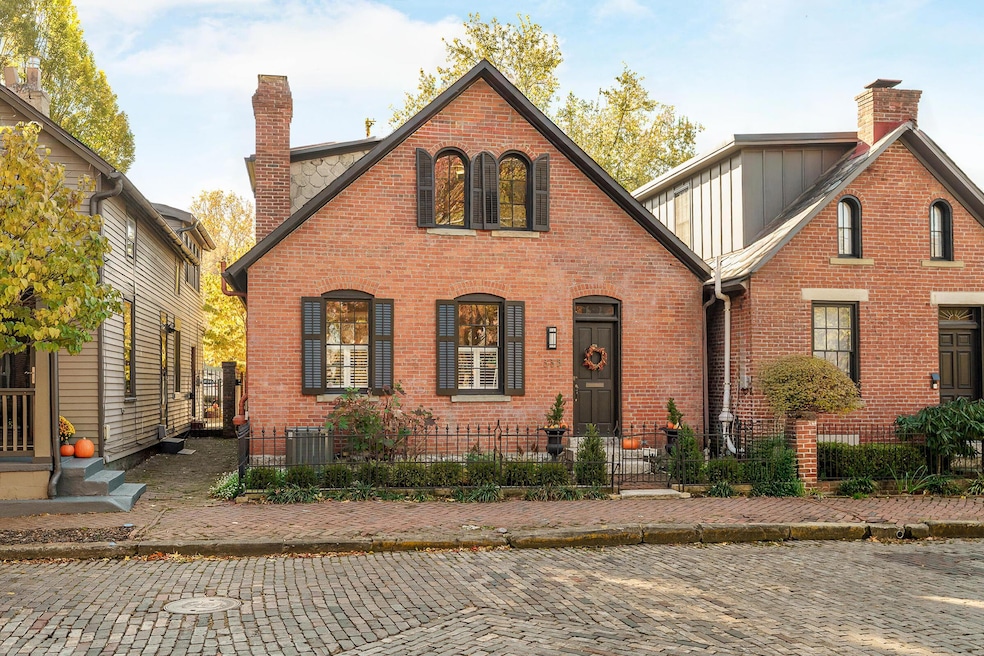 335 E Beck St unit 337, Columbus, OH 43206 - photo 1