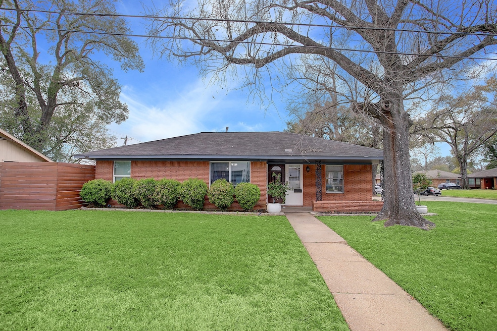 903 W 30th St, Houston, TX 77018 - photo 1