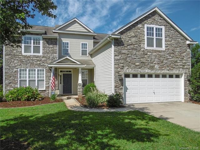 Great curb appeal on quiet cul-de-sac