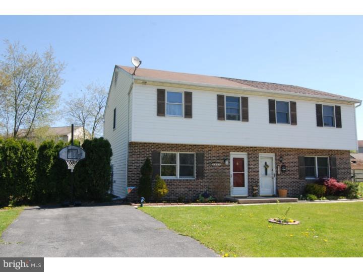 651 Lincoln St, Shoemakersville, PA 19555 - photo 1