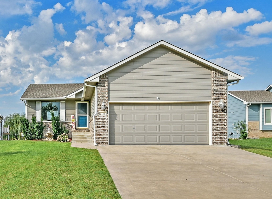 2103 W Schoolhouse St, Haysville, KS 67060 - photo 1