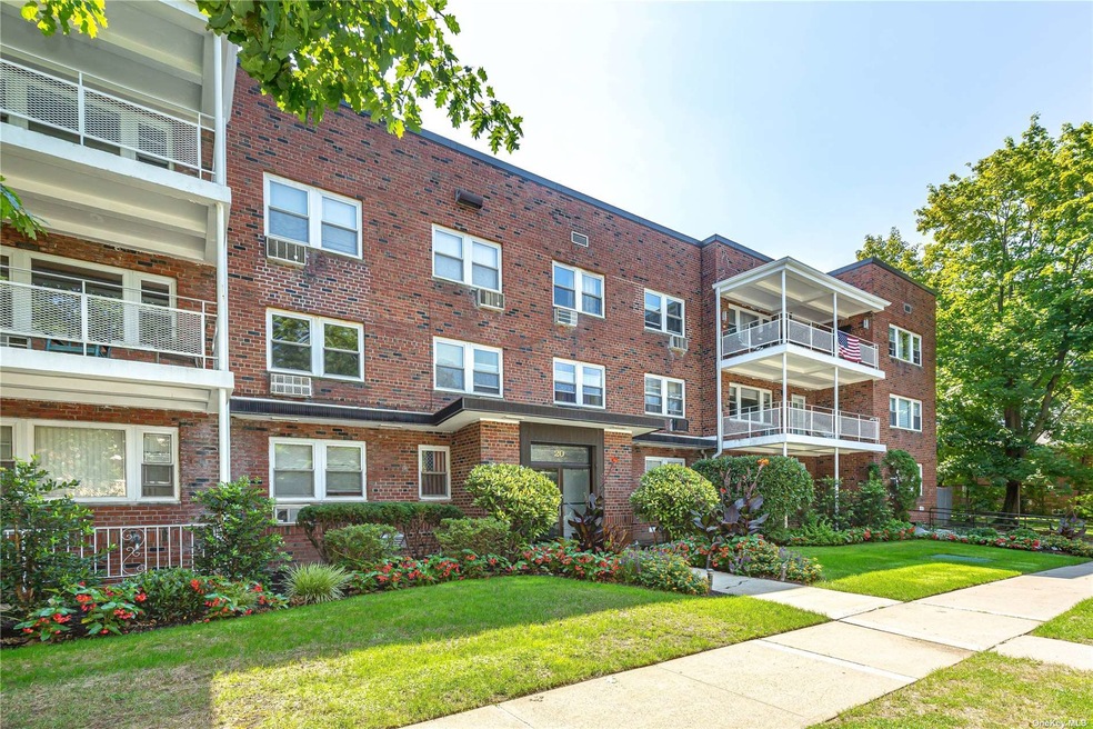 20 Hill Park Ave unit 3H, Great Neck, NY 11021 - photo 1