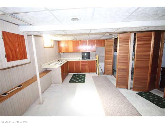 83 Macarthur Dr, Waterbury, CT 06704 - photo 1