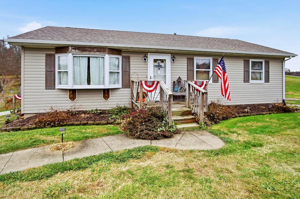 2431 Pinkerton Ln, Zanesville, OH 43701 - photo 1