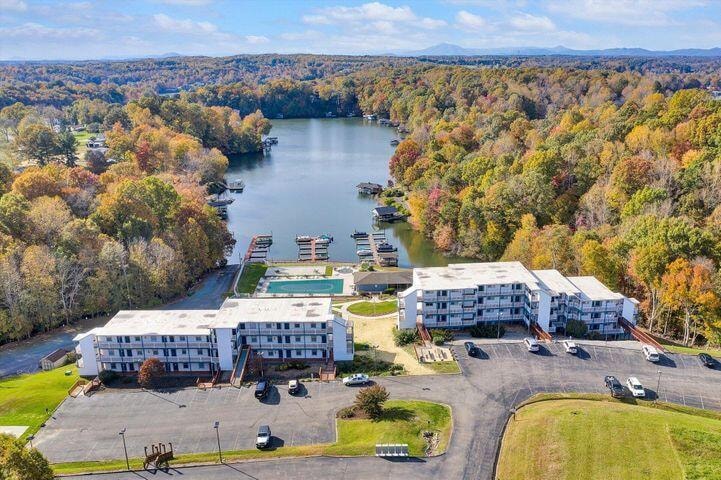 1089 Bluewater Dr unit 414, Moneta, VA 24121 - photo 1