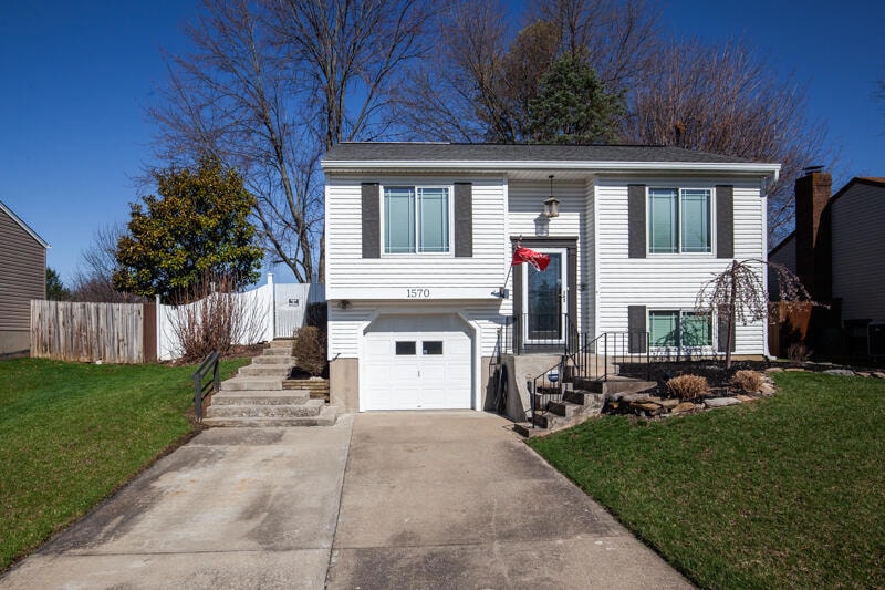 Front of 1570 Meadow Hill Ct