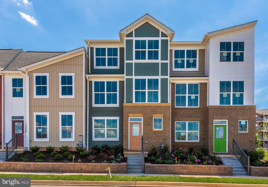 404 Gillespie Dr, Frederick, MD 21702 - photo 1