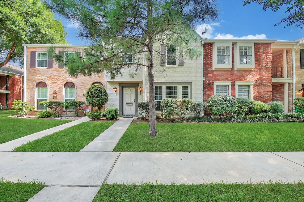 1111 Country Place Dr, Houston, TX 77079 - photo 1