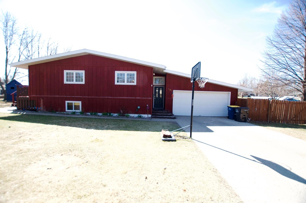 325 21st Ave NE, Jamestown, ND 58401 - photo 1