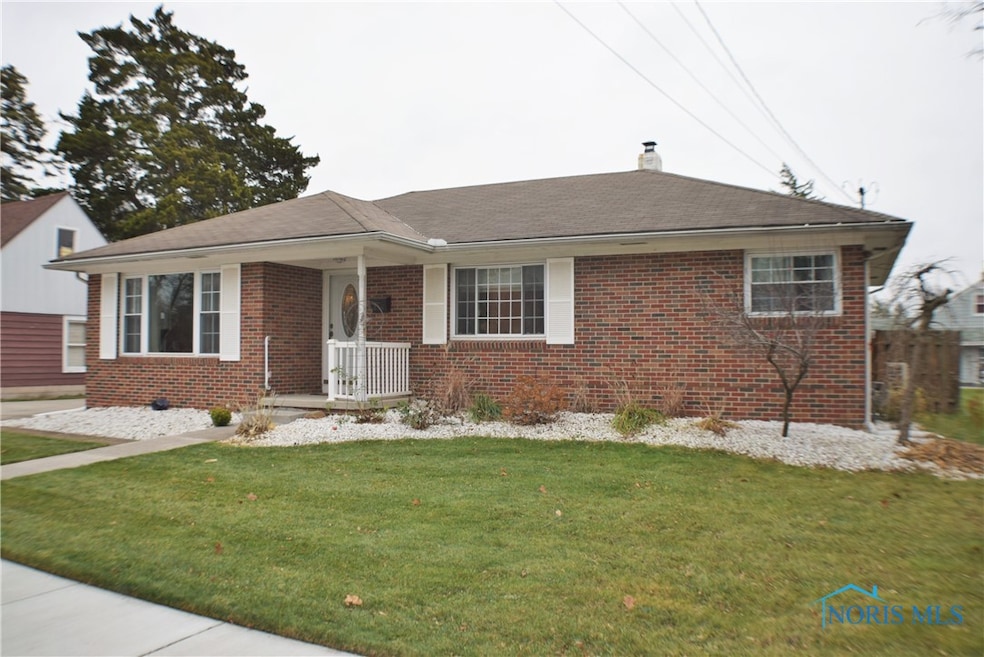 211 S Elm St, Woodville, OH 43469 - photo 1