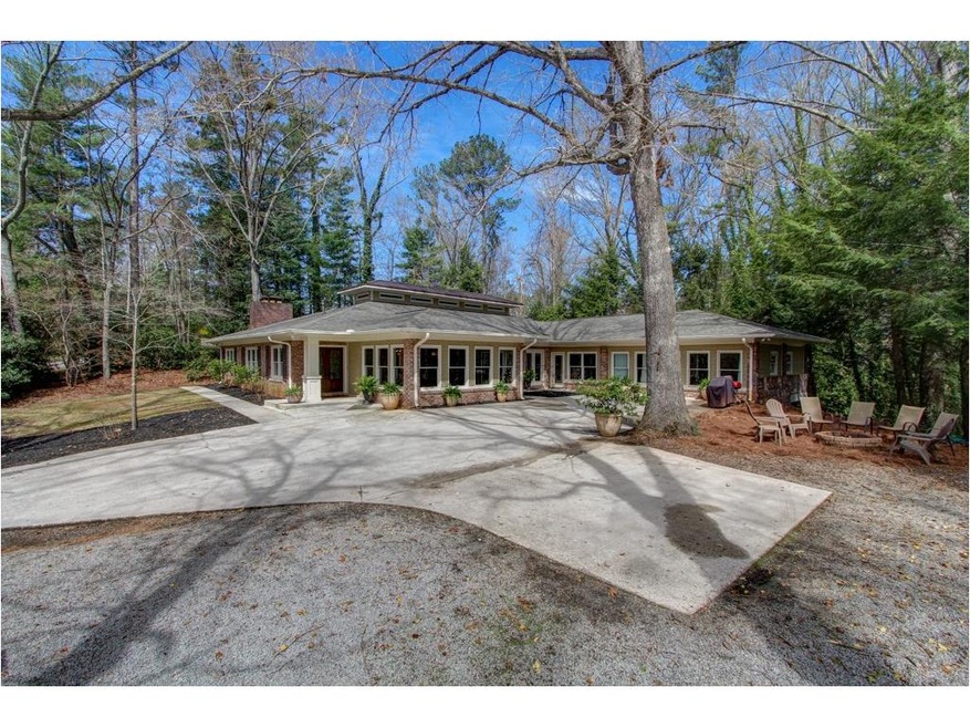 beautiful lake ranch with 2 docks!