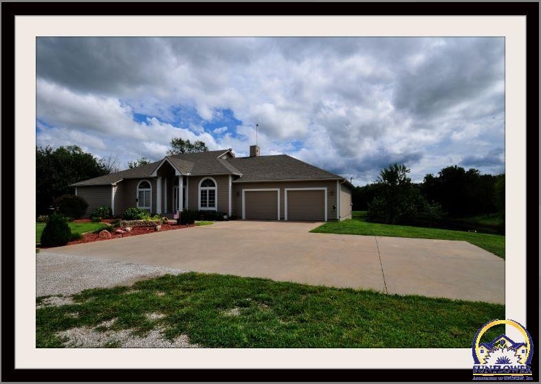 5635 SW 61st St, Topeka, KS 66619 - photo 1