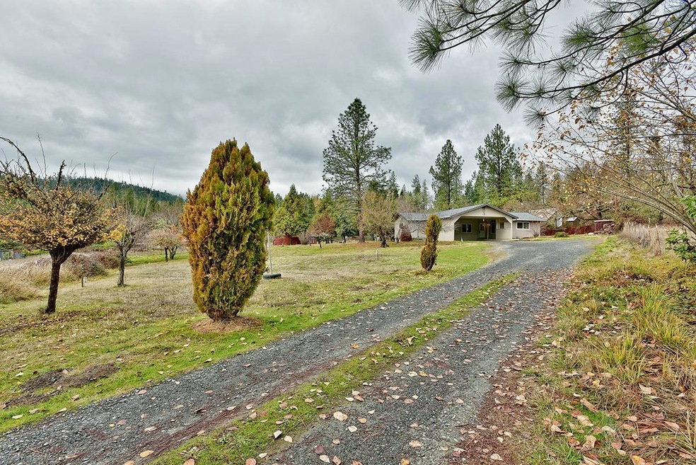 575 Earhart Rd, Rogue River, OR 97537 - photo 1